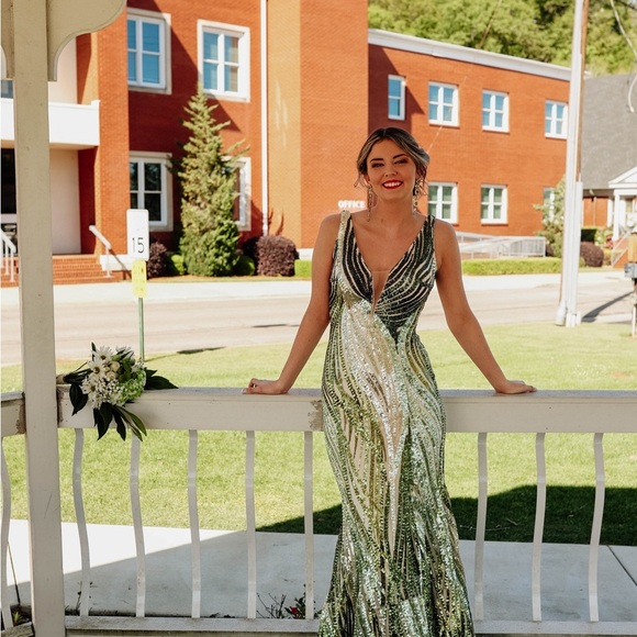 Jovani Elegant Green Maxi Gown with Plunge Neckline for Prom With Earrings - Picture 3 of 6